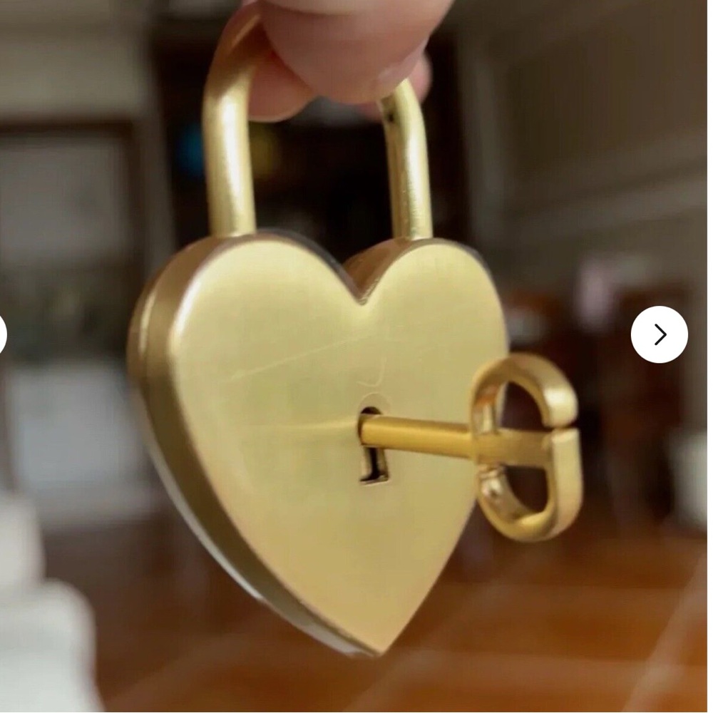 Dior Heart Padlock Cadena & Key W/Box Limited New In Box - Picture 2 of 5